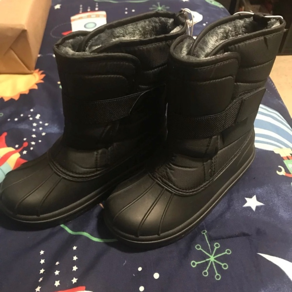 ⛔️SOLD⛔️ Boy Snow Boots